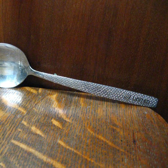 ✈️ United Airlines Vintage Tulip Logo Soup Spoon - Picture 1 of 8